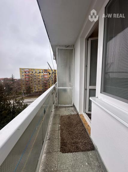 Na prenájom garsónka s balkónom aj s výťahom   v centre mesta DS