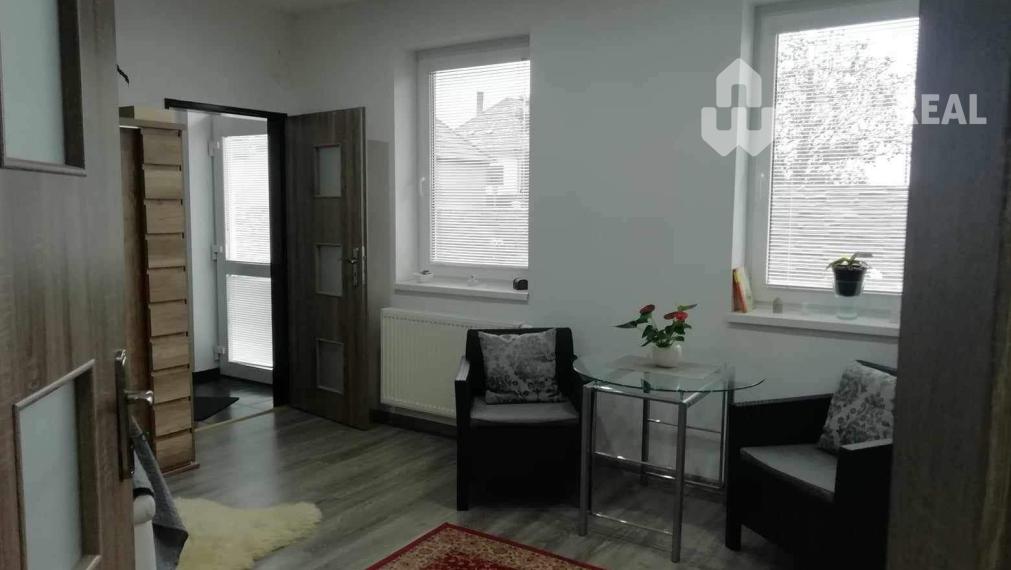 Predám 3 izbový rodinný dom s malým pozemkom v obci Ohrady iba 7 km od Dunajskej Stredy