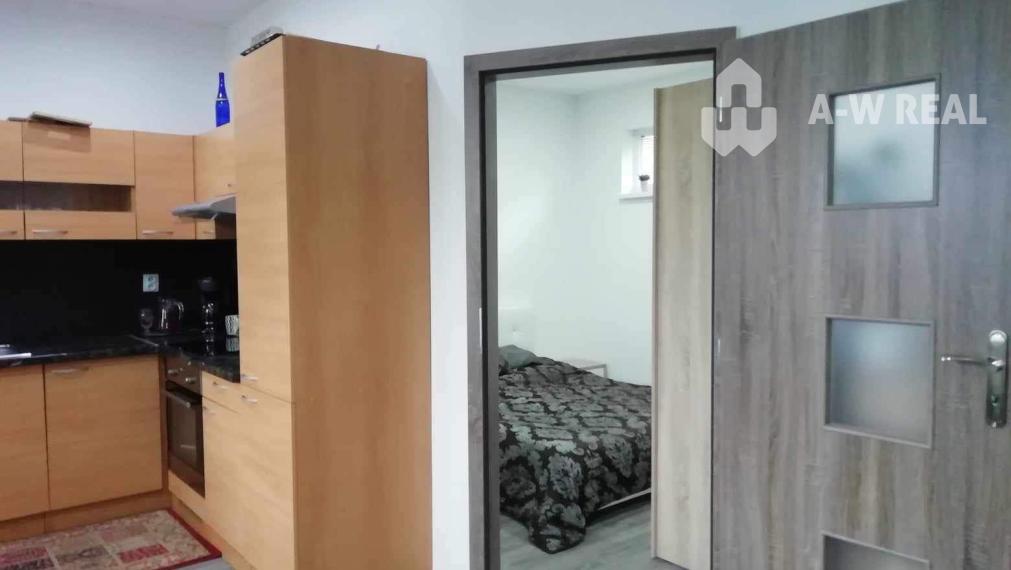 Predám 3 izbový rodinný dom s malým pozemkom v obci Ohrady iba 7 km od Dunajskej Stredy