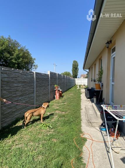 Predám 3 izbový rodinný dom s malým pozemkom v obci Ohrady iba 7 km od Dunajskej Stredy