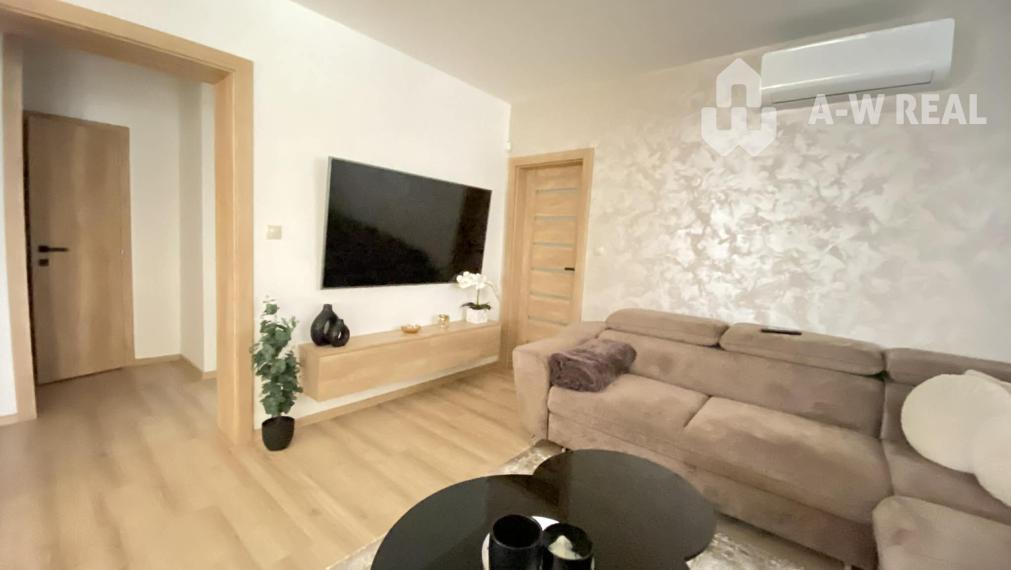 Predám priestranný  3 izbový  byt s veľkou terasou a možnosťou kúpy garáže v Dunajskej Strede alebo majiteľ je otvorený aj výmene za iný dom v okruhu 15 km od DS