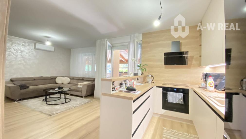 Predám priestranný  3 izbový  byt s veľkou terasou a možnosťou kúpy garáže v Dunajskej Strede alebo majiteľ je otvorený aj výmene za iný dom v okruhu 15 km od DS