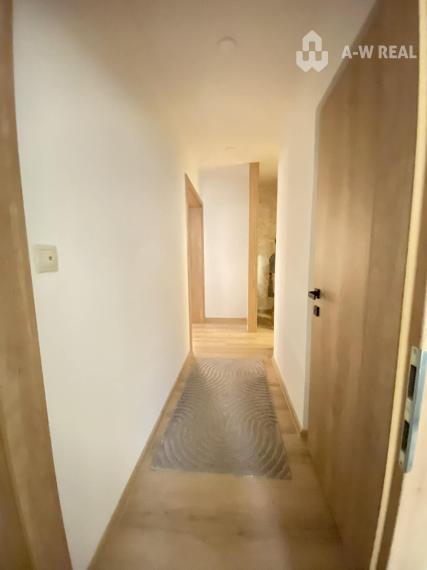 Predám priestranný  3 izbový  byt s veľkou terasou a možnosťou kúpy garáže v Dunajskej Strede alebo majiteľ je otvorený aj výmene za iný dom v okruhu 15 km od DS