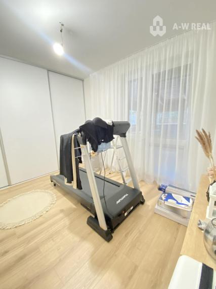 Predám priestranný  3 izbový  byt s veľkou terasou a možnosťou kúpy garáže v Dunajskej Strede alebo majiteľ je otvorený aj výmene za iný dom v okruhu 15 km od DS