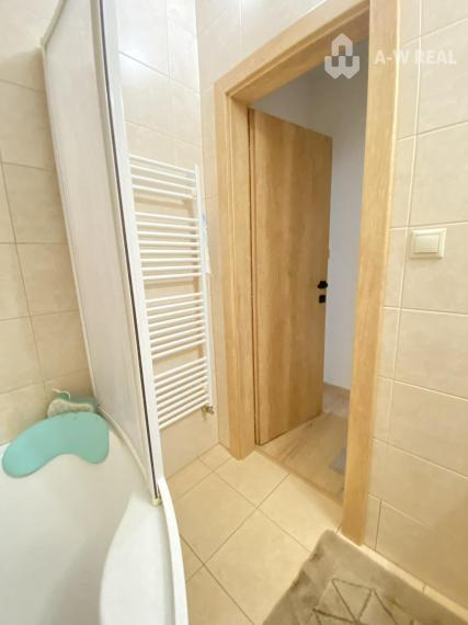 Predám priestranný  3 izbový  byt s veľkou terasou a možnosťou kúpy garáže v Dunajskej Strede alebo majiteľ je otvorený aj výmene za iný dom v okruhu 15 km od DS