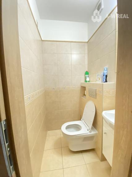 Predám priestranný  3 izbový  byt s veľkou terasou a možnosťou kúpy garáže v Dunajskej Strede alebo majiteľ je otvorený aj výmene za iný dom v okruhu 15 km od DS