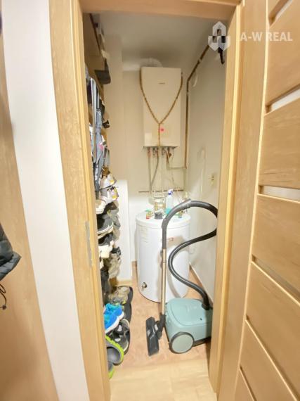 Predám priestranný  3 izbový  byt s veľkou terasou a možnosťou kúpy garáže v Dunajskej Strede alebo majiteľ je otvorený aj výmene za iný dom v okruhu 15 km od DS