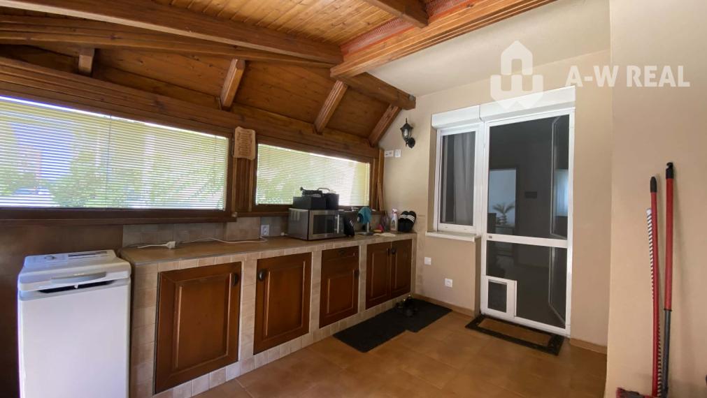 Predám priestranný  3 izbový  byt s veľkou terasou a možnosťou kúpy garáže v Dunajskej Strede alebo majiteľ je otvorený aj výmene za iný dom v okruhu 15 km od DS