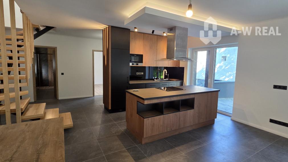 Predám modernú novostavbu polovice poschodového dvojdomu v II. obvode Budapešť, v pokojnej a vyhľadávanej lokalite Budaliget.