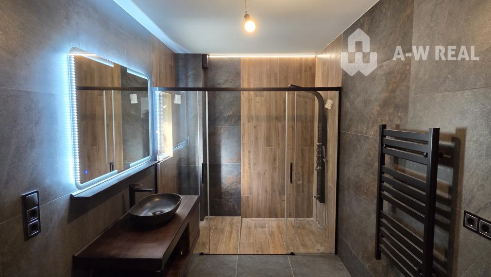 Predám modernú novostavbu polovice poschodového dvojdomu v II. obvode Budapešť, v pokojnej a vyhľadávanej lokalite Budaliget.