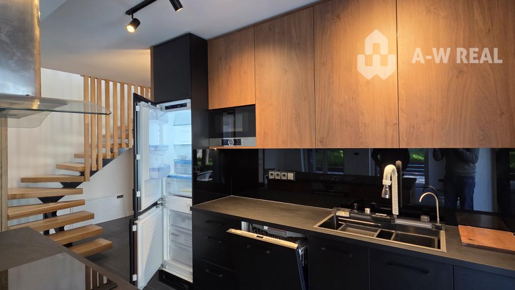 Predám modernú novostavbu polovice poschodového dvojdomu v II. obvode Budapešť, v pokojnej a vyhľadávanej lokalite Budaliget.