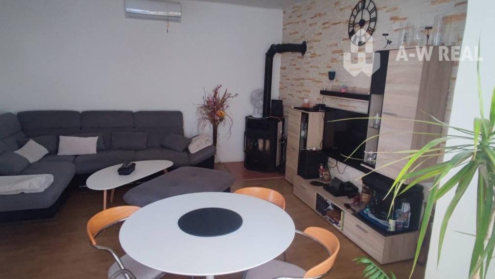 Kompletne zrekonštruovaný rodinný dom s wellness, bazénom a krásnou záhradou – Dolný Štál