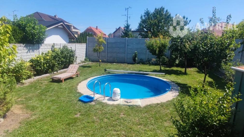 Kompletne zrekonštruovaný rodinný dom s wellness, bazénom a krásnou záhradou – Dolný Štál