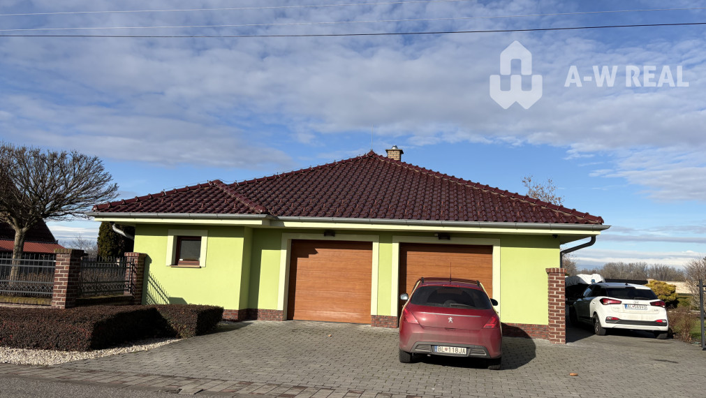 ☎️0917656551 📞Výnimočný, veľkometrážny  7-i rodinný dom s nádherným veľkorysým pozemkom + vedľajšie budovy: ZÁHRADNÝ DOM, DVOJGARÁŽ, ALTÁNOK s pivnicou a vŕtanou studňou v obci Dolný Bar