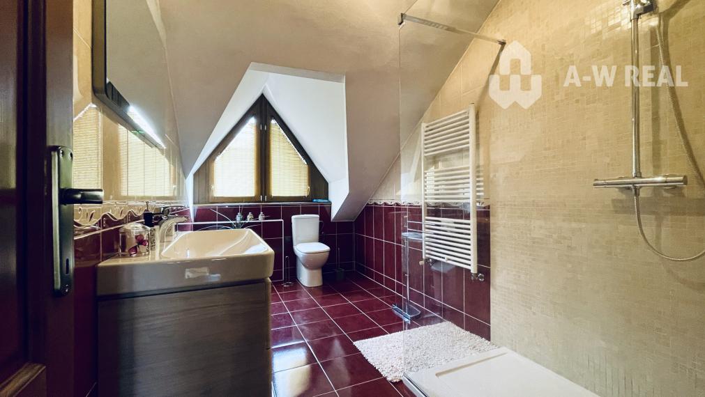 VKUSNÝ 4-IZBOVÝ RODINNÝ DOM S GARÁŽOU NA PREDAJ V OBCI TOPOĽNÍKY