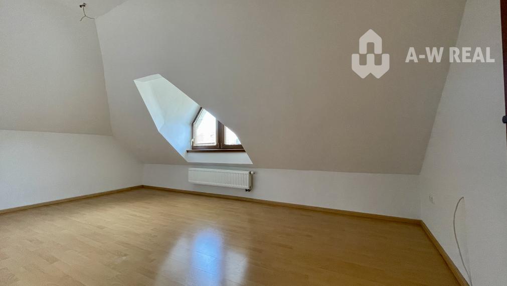 VKUSNÝ 4-IZBOVÝ RODINNÝ DOM S GARÁŽOU NA PREDAJ V OBCI TOPOĽNÍKY