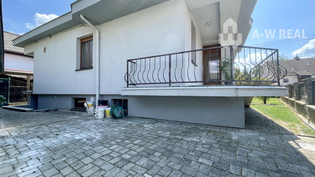 VKUSNÝ 4-IZBOVÝ RODINNÝ DOM S GARÁŽOU NA PREDAJ V OBCI TOPOĽNÍKY