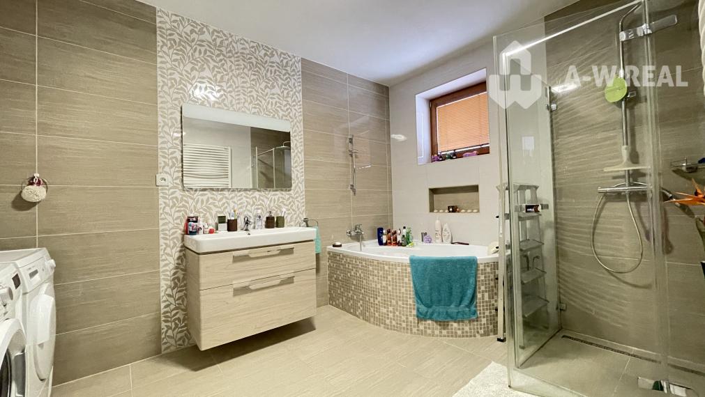 VKUSNÝ 4-IZBOVÝ RODINNÝ DOM S GARÁŽOU NA PREDAJ V OBCI TOPOĽNÍKY