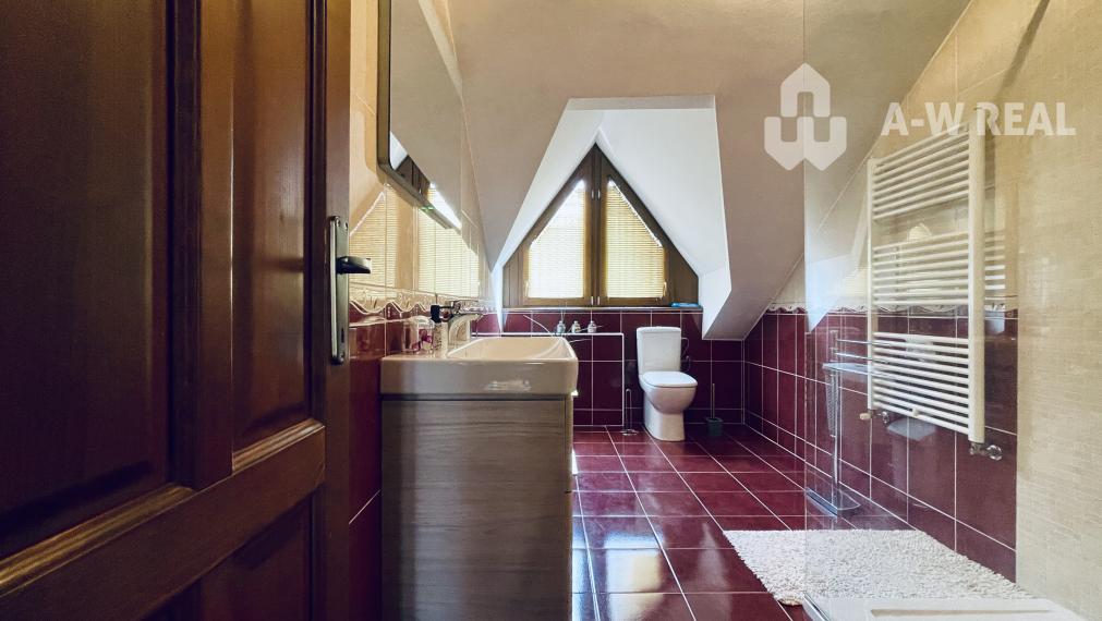 VKUSNÝ 4-IZBOVÝ RODINNÝ DOM S GARÁŽOU NA PREDAJ V OBCI TOPOĽNÍKY