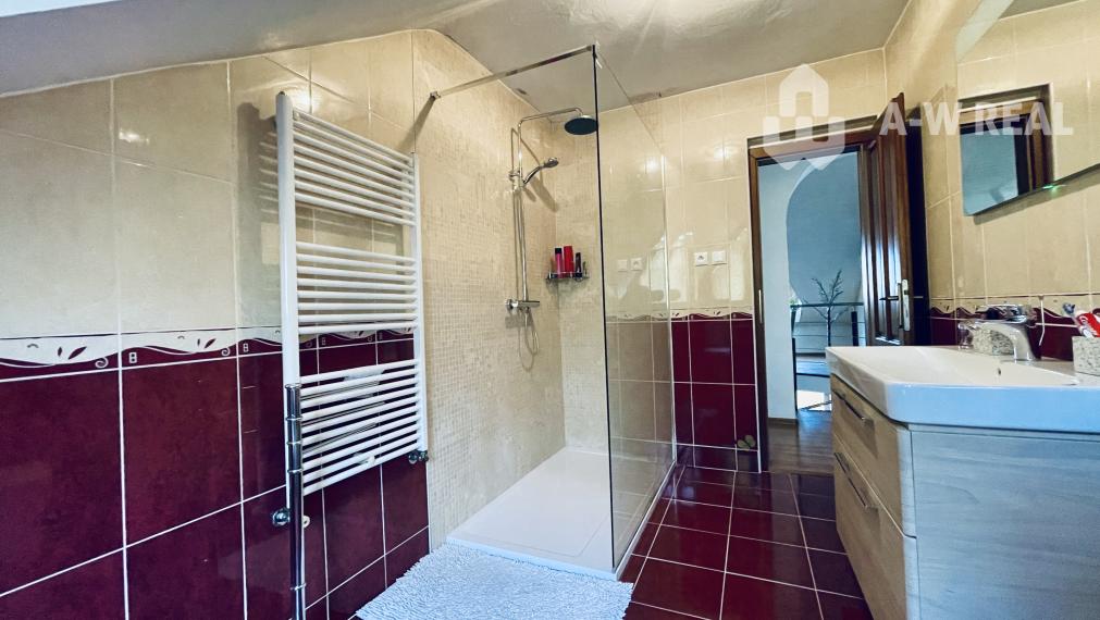 VKUSNÝ 4-IZBOVÝ RODINNÝ DOM S GARÁŽOU NA PREDAJ V OBCI TOPOĽNÍKY