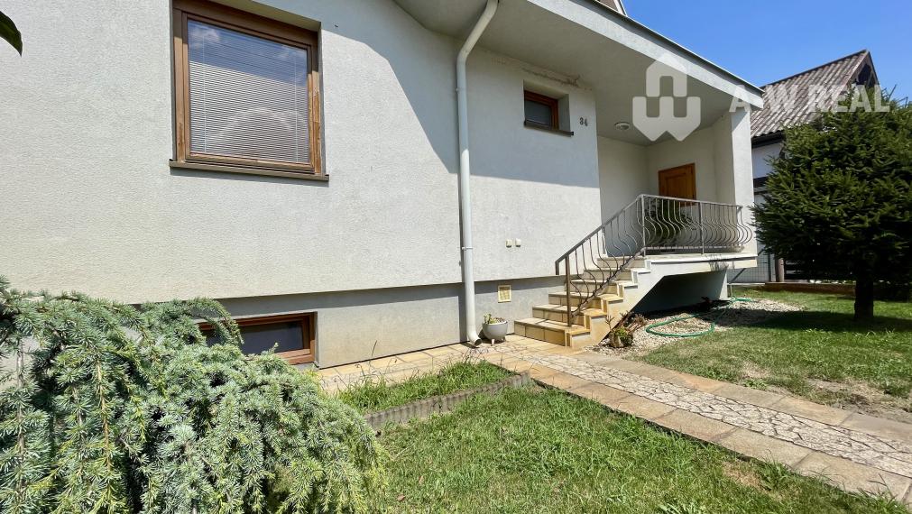 VKUSNÝ 4-IZBOVÝ RODINNÝ DOM S GARÁŽOU NA PREDAJ V OBCI TOPOĽNÍKY