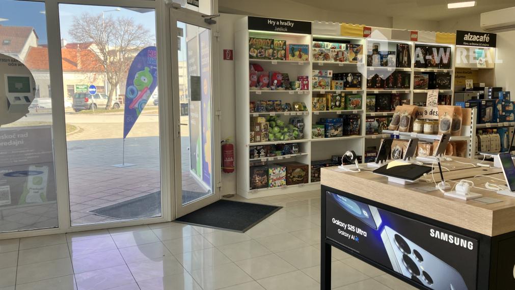 ☎️0911 234 656 Prenájom obchodný priestor v centre mesta Dunajská Streda