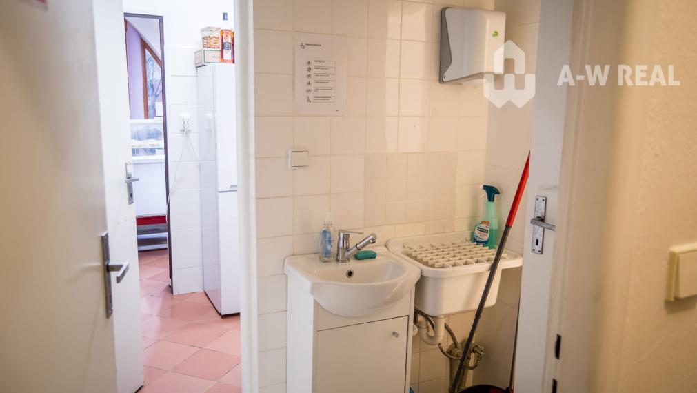 ☎️0918197701  Na prenájom 0obchodný priestor s priamym vstupom z ulice s výkladom na pešej zóne v Dunajskej Strede