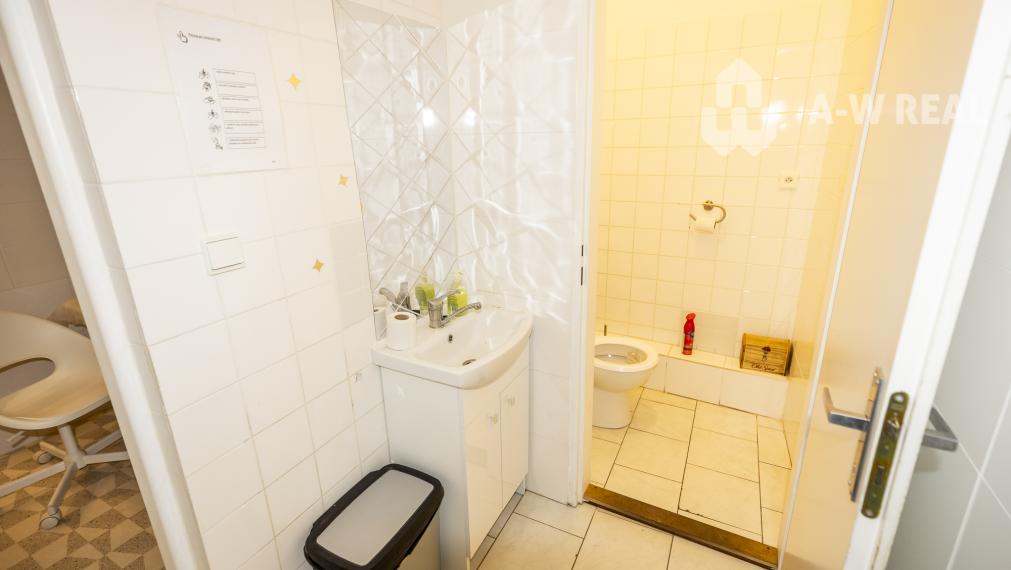 ☎️0918197701  Na prenájom 0obchodný priestor s priamym vstupom z ulice s výkladom na pešej zóne v Dunajskej Strede