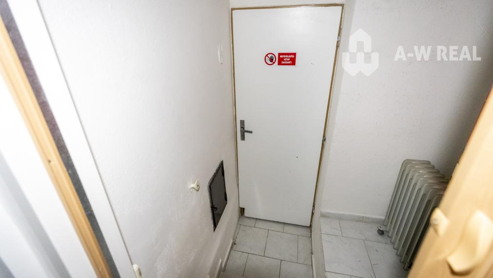 ☎️0918197701  Na prenájom 0obchodný priestor s priamym vstupom z ulice s výkladom na pešej zóne v Dunajskej Strede