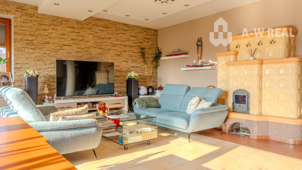 ☎️0917656551 📞Výnimočný, veľkometrážny  7-i rodinný dom s nádherným veľkorysým pozemkom + vedľajšie budovy: ZÁHRADNÝ DOM, DVOJGARÁŽ, ALTÁNOK s pivnicou a vŕtanou studňou v obci Dolný Bar