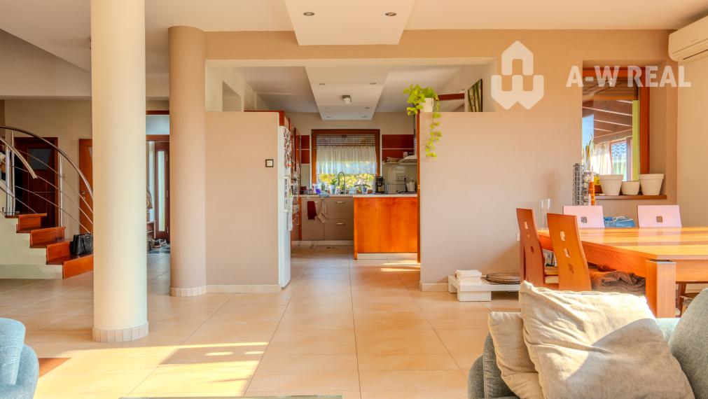 ☎️0917656551 📞Výnimočný, veľkometrážny  7-i rodinný dom s nádherným veľkorysým pozemkom + vedľajšie budovy: ZÁHRADNÝ DOM, DVOJGARÁŽ, ALTÁNOK s pivnicou a vŕtanou studňou v obci Dolný Bar