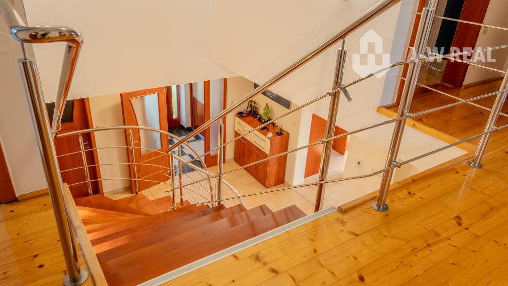 ☎️0917656551 📞Výnimočný, veľkometrážny  7-i rodinný dom s nádherným veľkorysým pozemkom + vedľajšie budovy: ZÁHRADNÝ DOM, DVOJGARÁŽ, ALTÁNOK s pivnicou a vŕtanou studňou v obci Dolný Bar