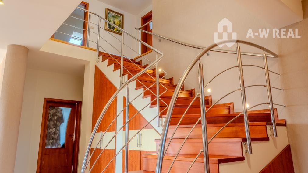 ☎️0917656551 📞Výnimočný, veľkometrážny  7-i rodinný dom s nádherným veľkorysým pozemkom + vedľajšie budovy: ZÁHRADNÝ DOM, DVOJGARÁŽ, ALTÁNOK s pivnicou a vŕtanou studňou v obci Dolný Bar