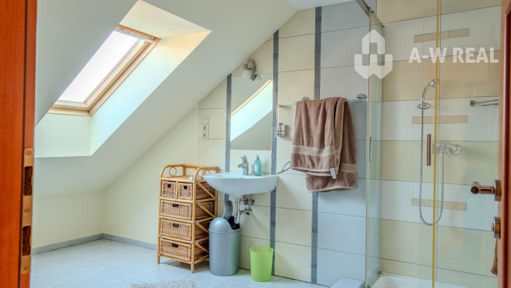 ☎️0917656551 📞Výnimočný, veľkometrážny  7-i rodinný dom s nádherným veľkorysým pozemkom + vedľajšie budovy: ZÁHRADNÝ DOM, DVOJGARÁŽ, ALTÁNOK s pivnicou a vŕtanou studňou v obci Dolný Bar