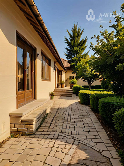 ☎️ 0918197701- Na predaj starší rodinný dom vhodný na kompletnú prestavbu s  veľkým pozemkom s platnou UPI  v obci Dunajský Klátov (Povolený je iba samostatne stojaci rodinný dom s jedným bytom )- s novými vizualizáciami