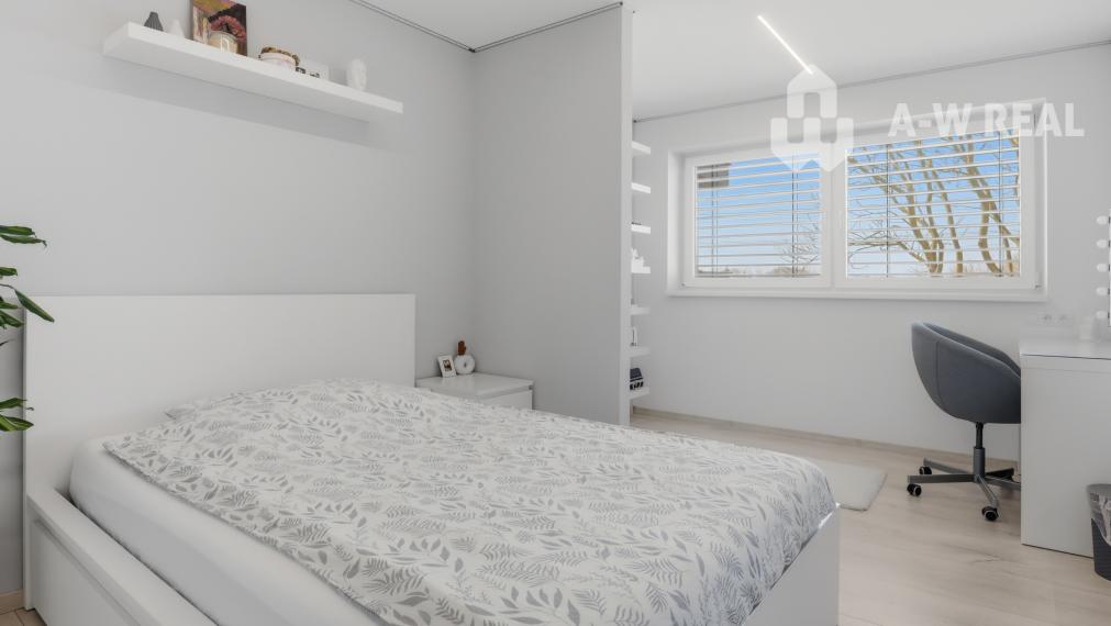 Luxusný rodinný dom zo samostatnou bytovou jednotkou vhodný aj ako dvojgeneračný.