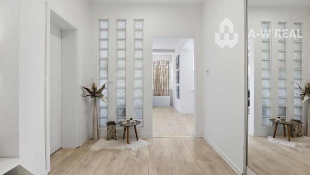 Luxusný rodinný dom zo samostatnou bytovou jednotkou vhodný aj ako dvojgeneračný.