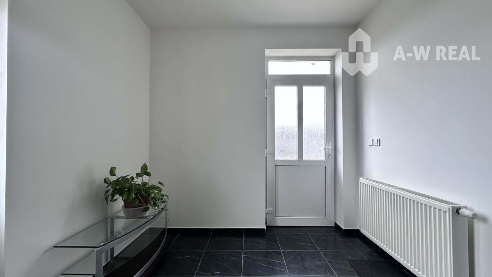 ☎️ 0918/197 701  Predám 3 izbový rodinný dom  v obci Ohrady iba 7 km od Dunajskej Stredy - Dom je čerstvo vymaľovaný ( interiér aj exteriér)