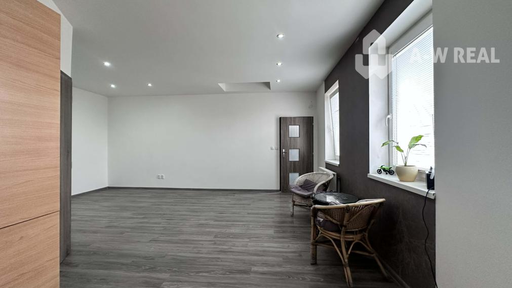 ☎️ 0918/197 701  Predám 3 izbový rodinný dom  v obci Ohrady iba 7 km od Dunajskej Stredy - Dom je čerstvo vymaľovaný ( interiér aj exteriér)