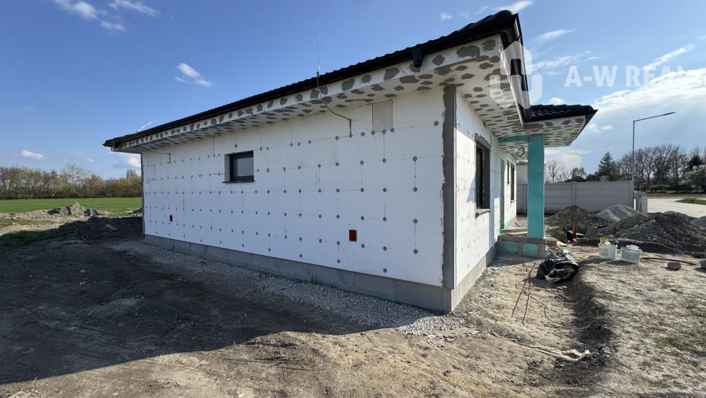 Awreal ponúka na predaj 4izbový bungalov v Hornom Bare