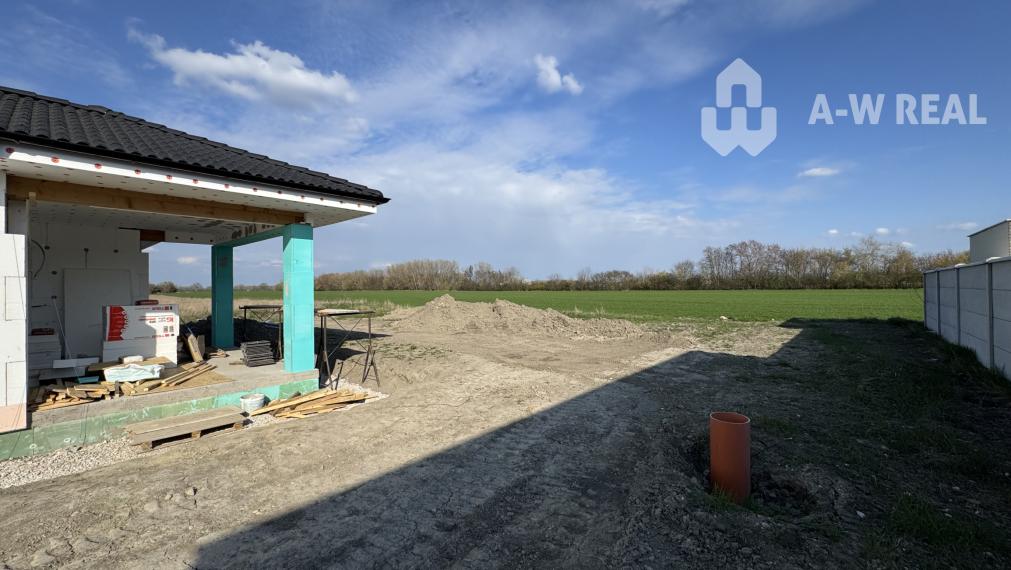 Awreal ponúka na predaj 4izbový bungalov v Hornom Bare