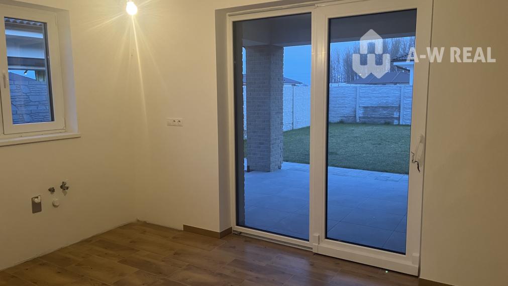 Predaj -  4-izbový rodinný dom – dvojdom v atraktívnej lokalite Florida Park, Dunajská Streda, vedľa termálneho kúpaliska