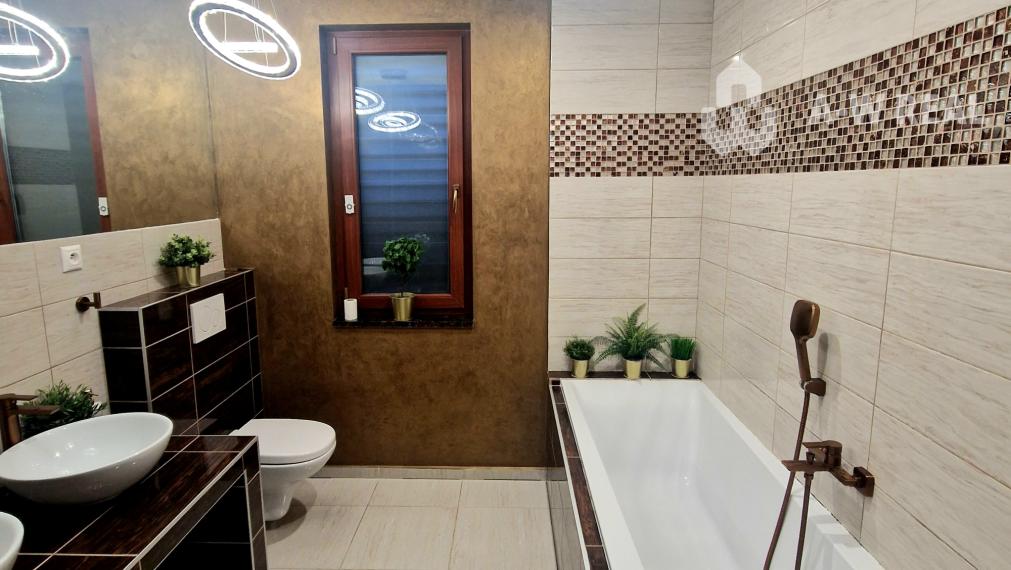 ☎️0917656551📞Výnimočný, luxusný, kompletne zariadený 4-i rodinný dom, krásnym veľkorysým pozemkom + vedľajšia budova: letná kuchyňa s krytou terasou v obci Vydrany