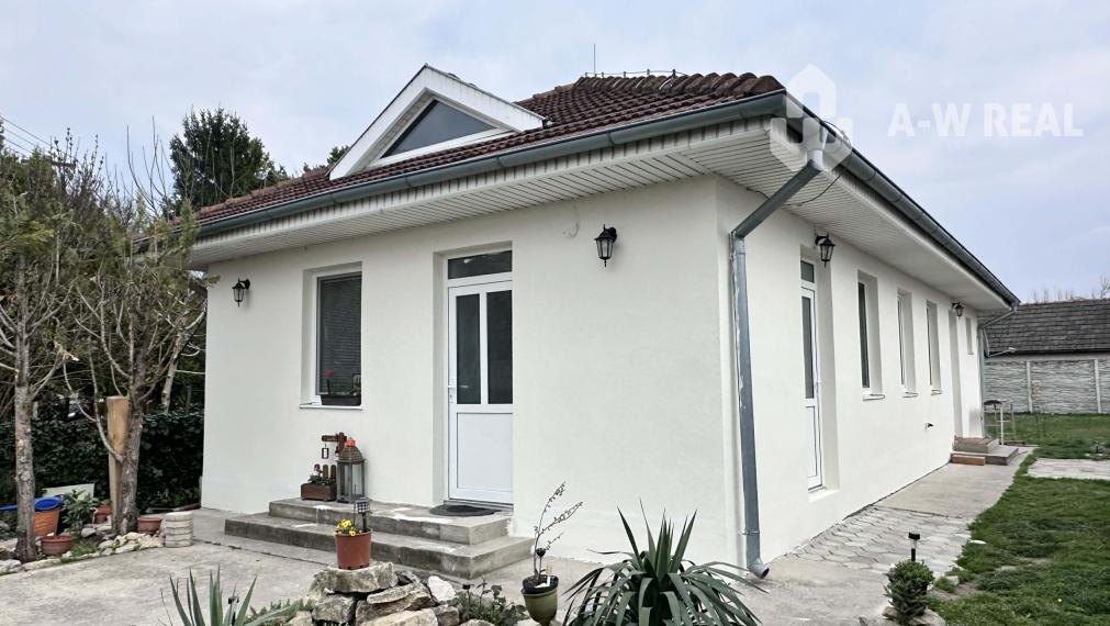 ☎️0917656551 📞Pekný, komfortný 3-izbový rodinný dom na predaj v obci OHRADY pri Dunajskej Strede