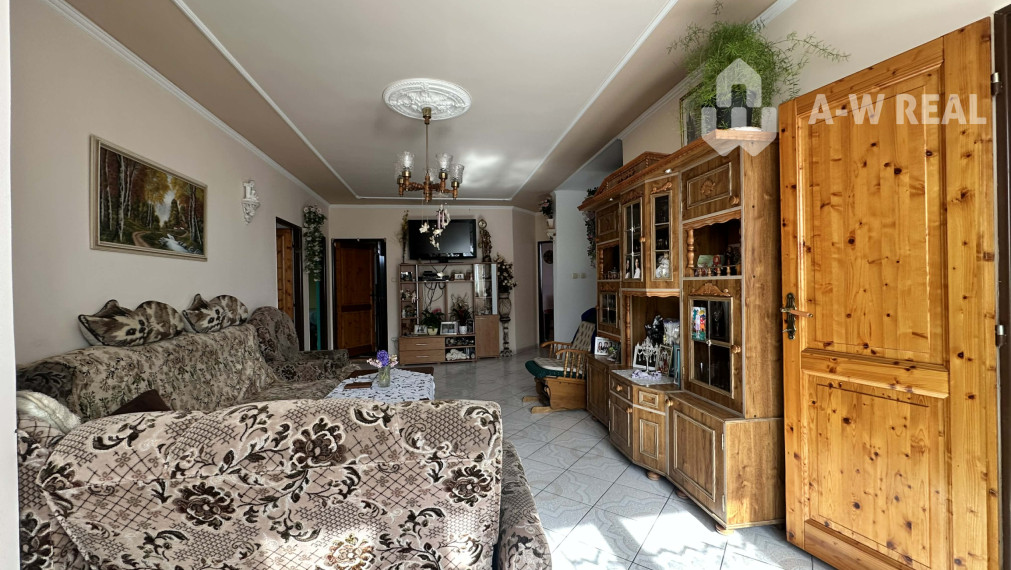 ☎️0918197701   Na predaj 2 generačný,  8 izbový poschodový dom s dvoma samostatnými bytovými jednotkami v tichej a kľudnej časti mesta  ŠAMORÍN