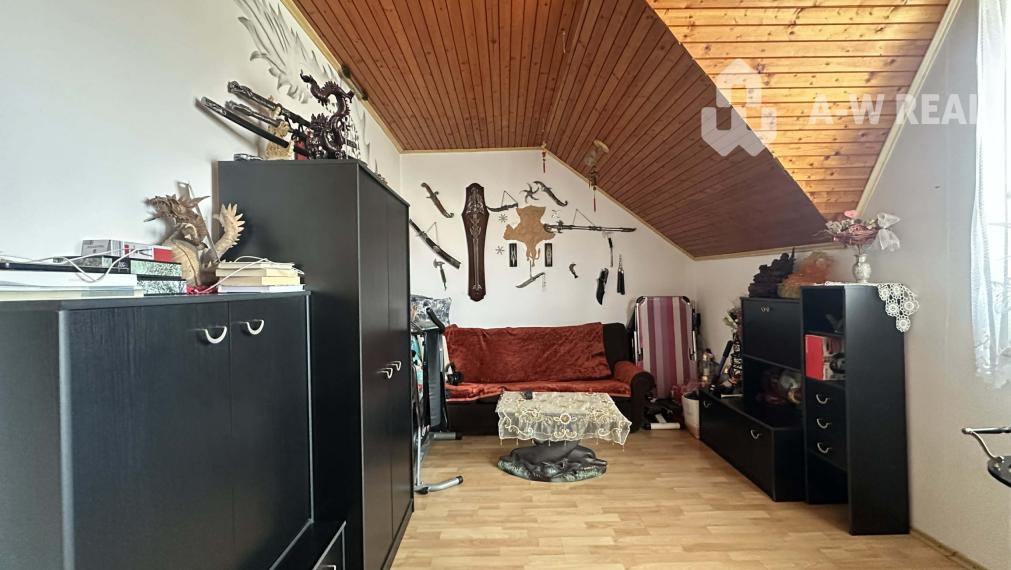 ☎️0918197701   Na predaj 2 generačný,  8 izbový poschodový dom s dvoma samostatnými bytovými jednotkami v tichej a kľudnej časti mesta  ŠAMORÍN