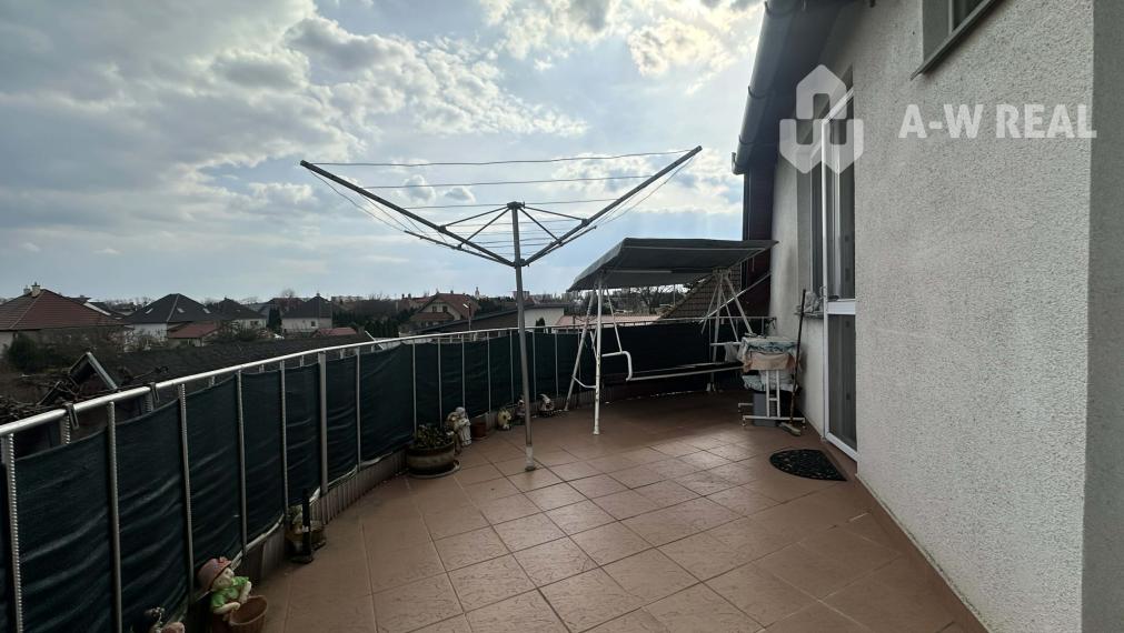 ☎️0918197701   Na predaj 2 generačný,  8 izbový poschodový dom s dvoma samostatnými bytovými jednotkami v tichej a kľudnej časti mesta  ŠAMORÍN