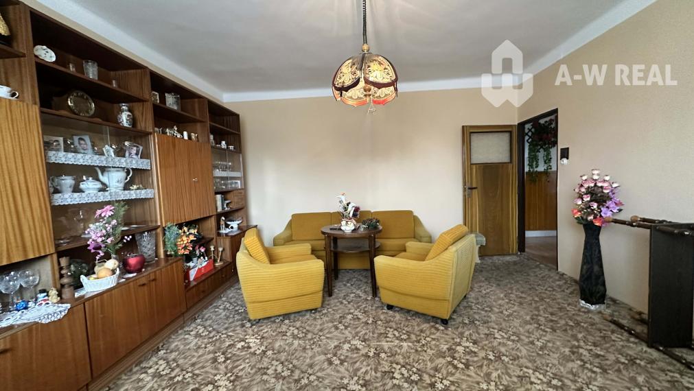 ☎️0918197701   Na predaj 2 generačný,  8 izbový poschodový dom s dvoma samostatnými bytovými jednotkami v tichej a kľudnej časti mesta  ŠAMORÍN