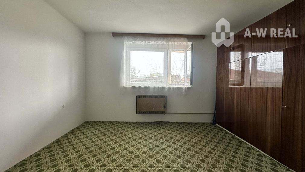 ☎️0918197701   Na predaj 2 generačný,  8 izbový poschodový dom s dvoma samostatnými bytovými jednotkami v tichej a kľudnej časti mesta  ŠAMORÍN