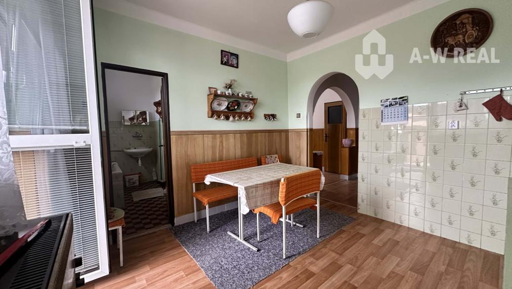 ☎️0918197701   Na predaj 2 generačný,  8 izbový poschodový dom s dvoma samostatnými bytovými jednotkami v tichej a kľudnej časti mesta  ŠAMORÍN